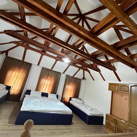 Small Bosnian House * بيهاتش