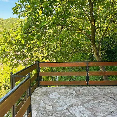 شقة Small Bosnian House