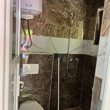 Small Bosnian House アパート