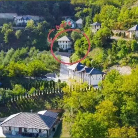 Small Bosnian House شقة بيهاتش