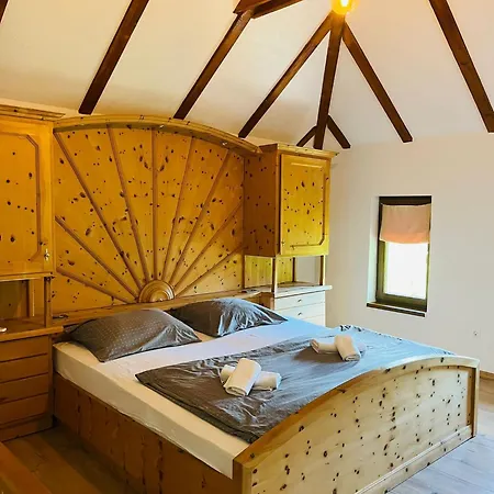 Small Bosnian House شقة *