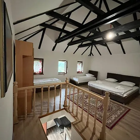 Small Bosnian House アパート